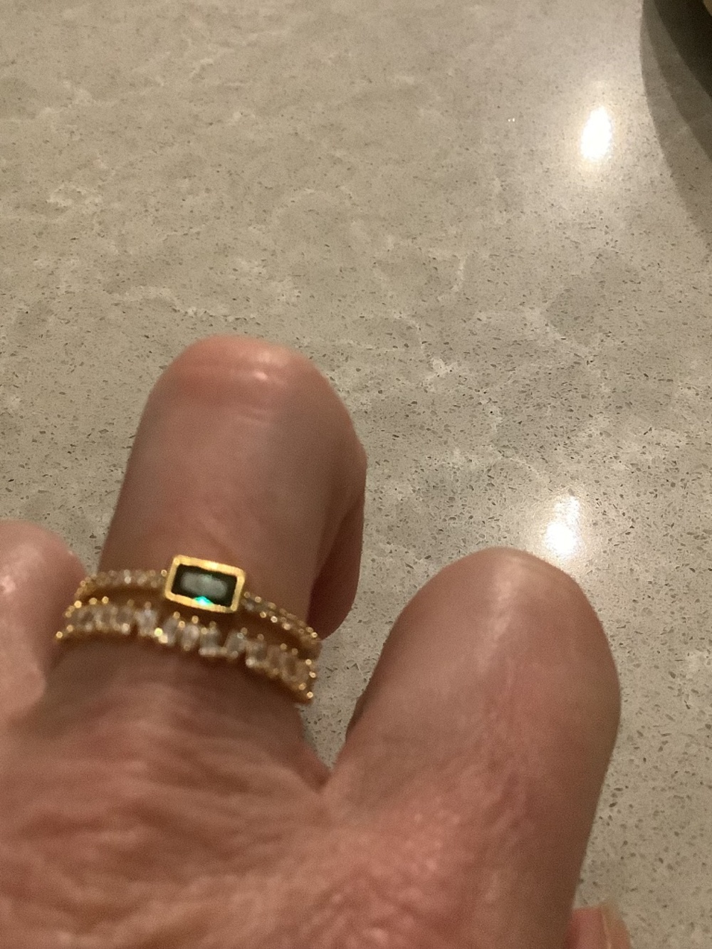 Beautiful Earth Clear stones with Center green (Emerald)